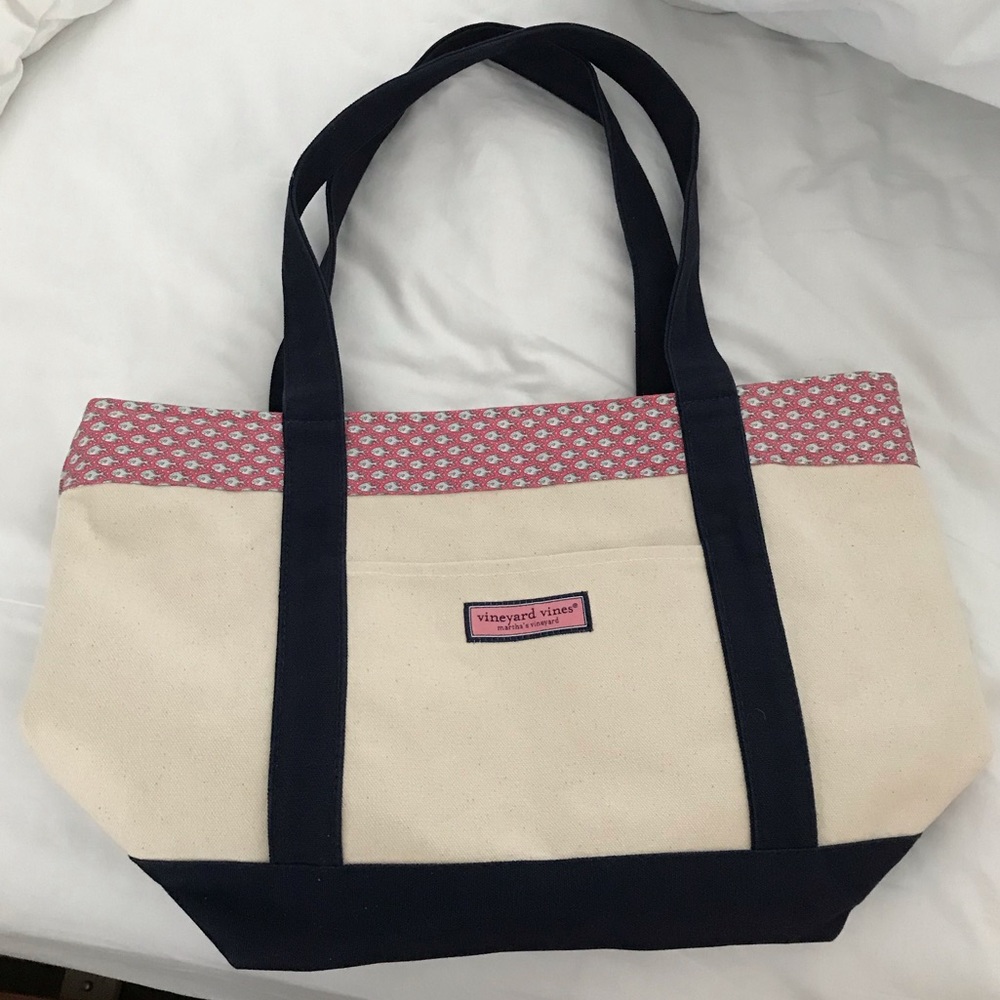 Vineyard vines tote bag. Never used.